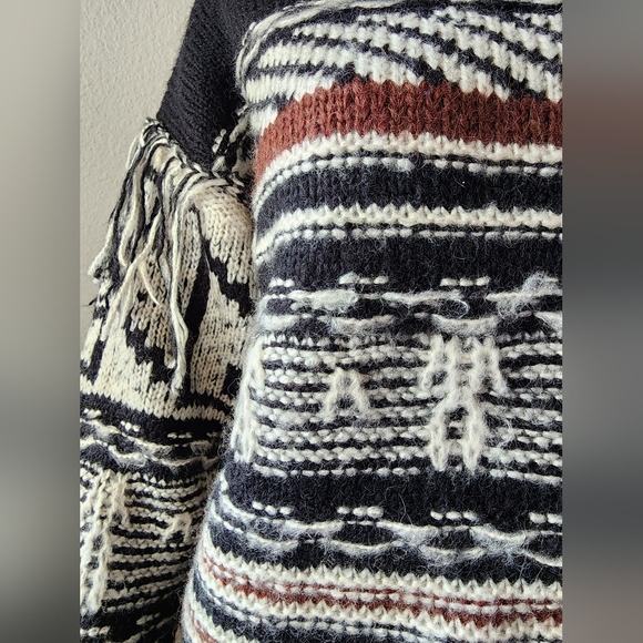 Cliché Boho Drop Shoulder Sweater with Fringe - Picture 4 of 4